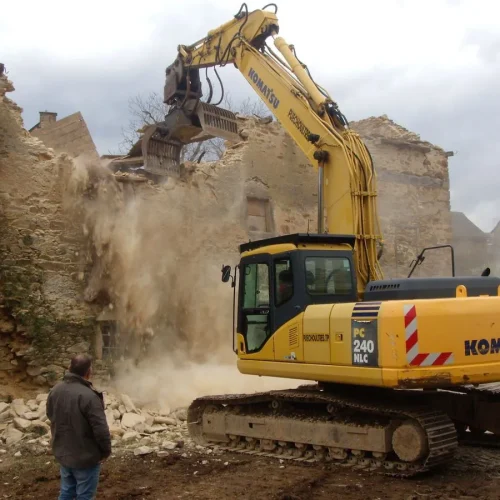demolition ancienne maison en pierre